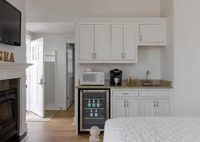Bed & Breakfasts in Harwich Port near Bank Street Beach