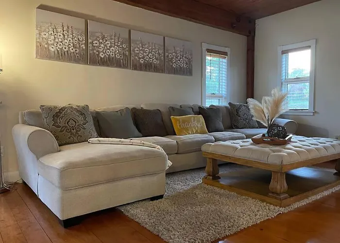 Sophisticated, Private Cape Cod Living! Front Yard Villa Brewster
