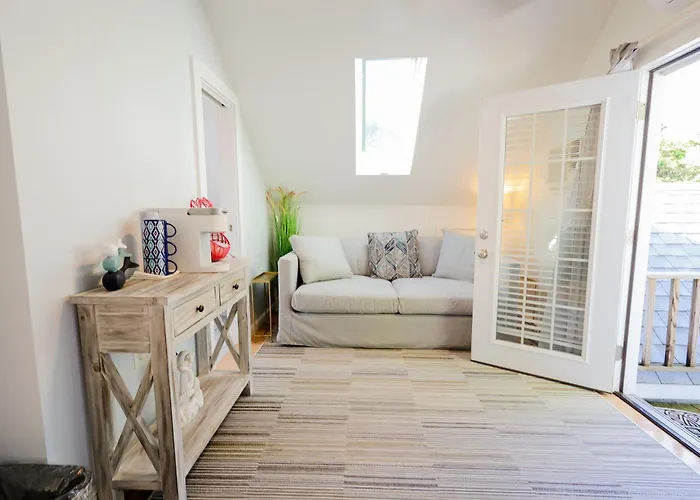 Bed & Breakfasts in Harwich Port near Cape Cod Lavender Farm
