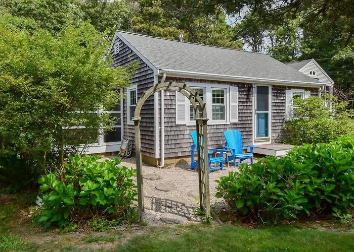 Lovely Updated Cape Home 1 Mile To Beach Chatham