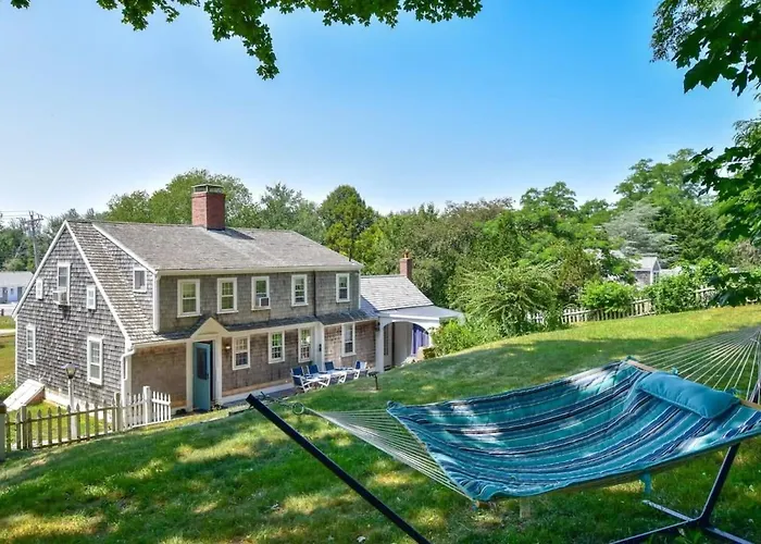 Perfect Downtown Truro Location Villa