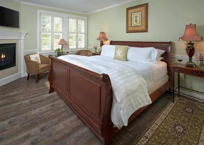 Bed & Breakfasts in Brewster near Sydenstricker Glass Galleries