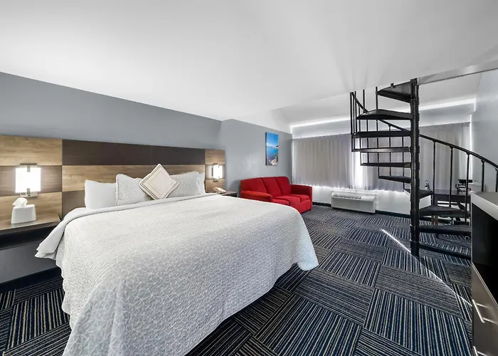 Admiralty Inn & Suites - A Red Collection Hotel Falmouth