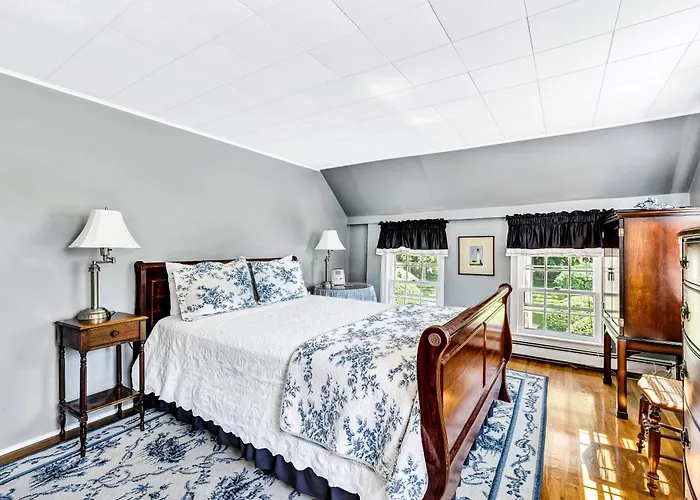 Bed & Breakfasts in Eastham near Addison Art Gallery
