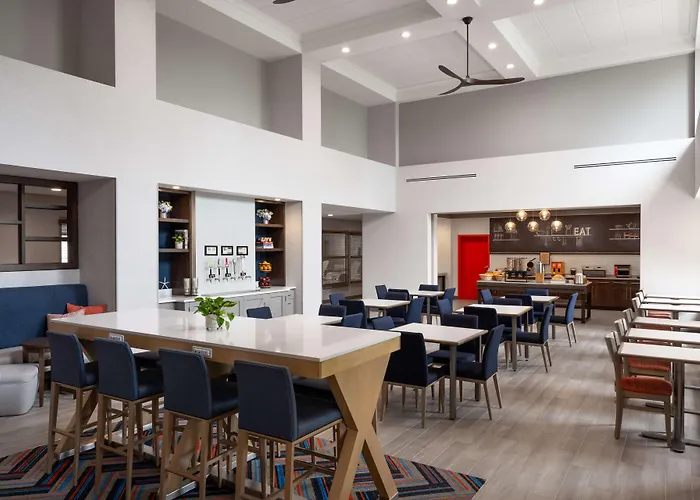 Hampton Inn & Suites - Cape Cod / West Yarmouth