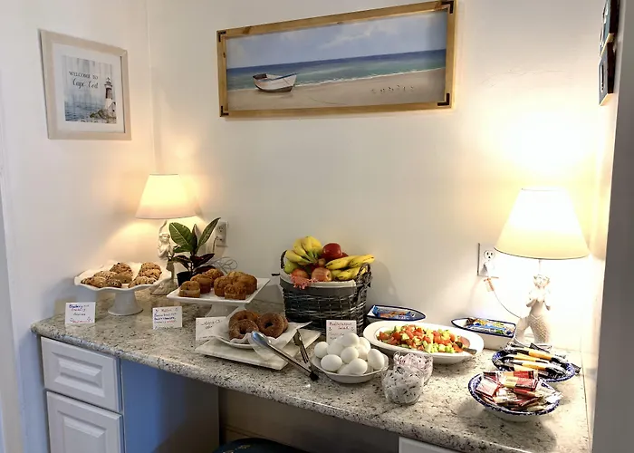 Bed & Breakfasts in Eastham near Yak Arts