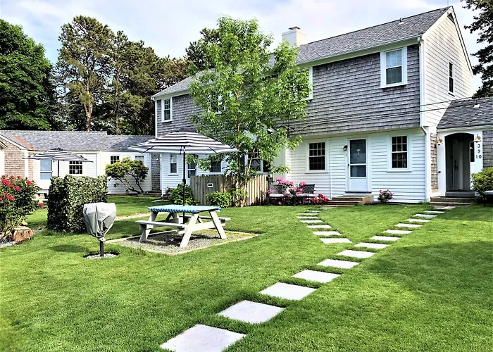 Bed & Breakfasts in Eastham near Academy of Performing Arts