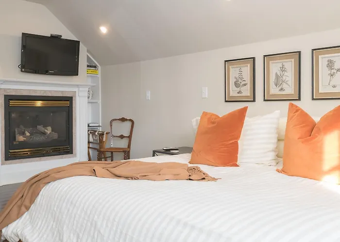 Bed & Breakfasts in Brewster near Crowes Pasture Conservation Area