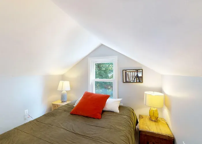Bed & Breakfasts in Falmouth near Woods Hole Drawbridge