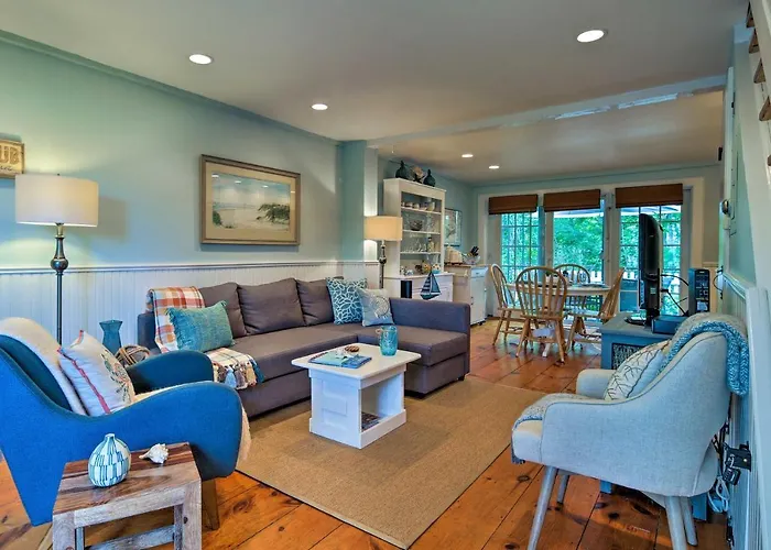 Maushop Village Getaway With Private Beach Access! Mashpee