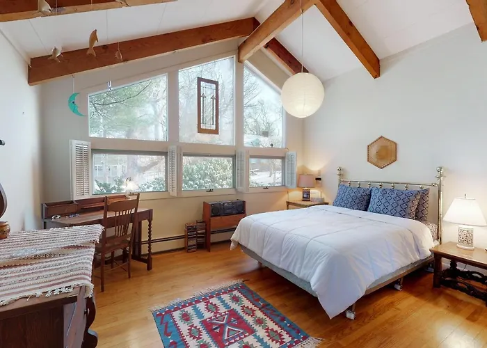 Bed & Breakfasts in Falmouth near Woods Hole Historical Museum